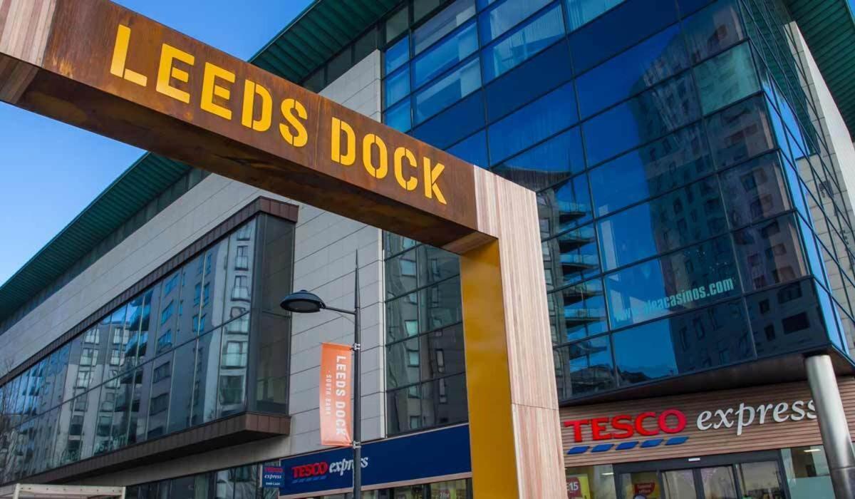King Deluxe City Apt Large Space& Free Parking! No Balcony Leeds  Exterior photo