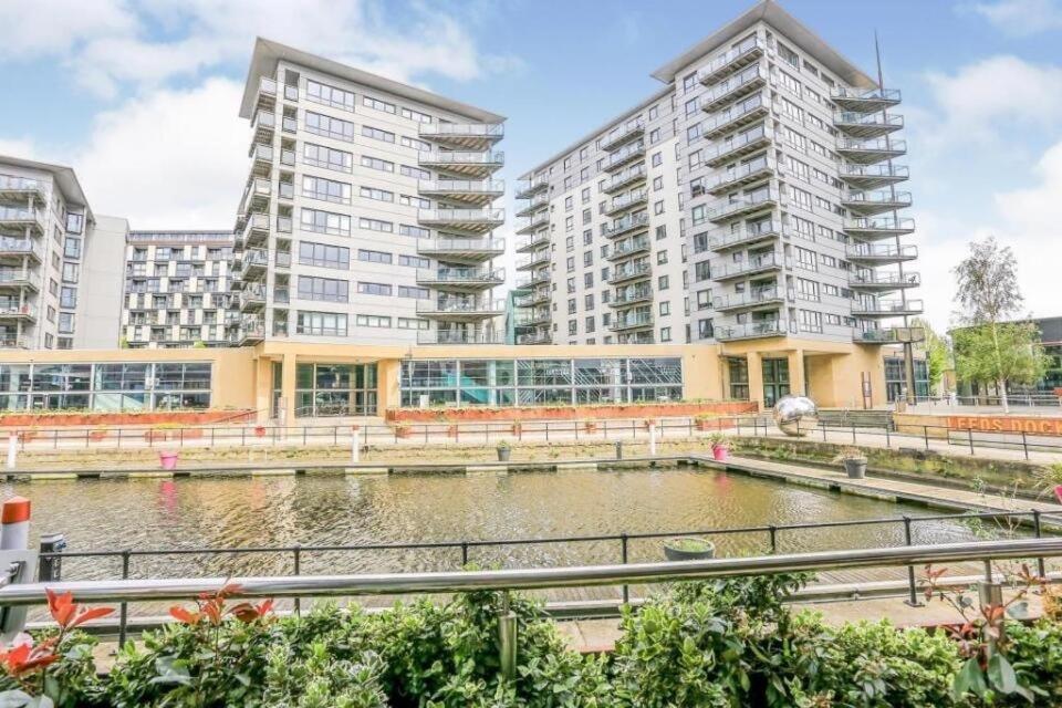 King Deluxe City Apt Large Space& Free Parking! No Balcony Leeds  Exterior photo